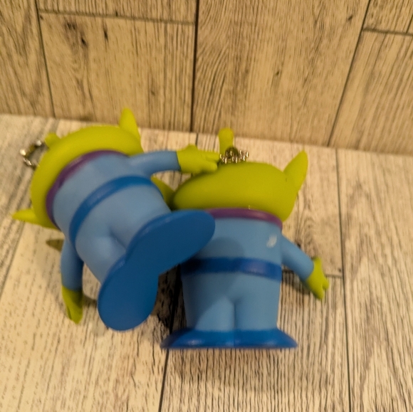 Alien Figurine Set - Green and Blue Keychain 2" Tall Set Of Two - Picture 5 of 6